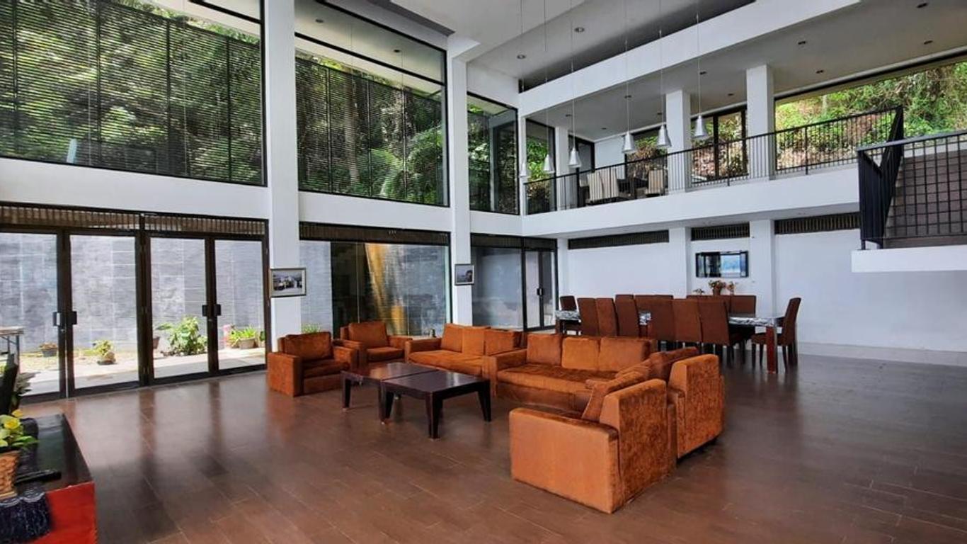 Tiara Bunga Hotel & Villa