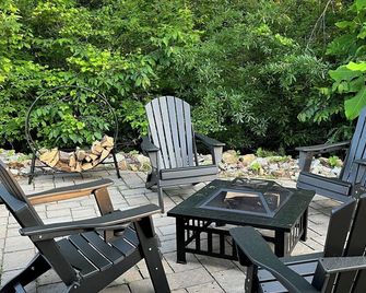 Smith Lake Luxury Home w/ Private Dock, Kayaks, Hot Tub, Fire Pit, Grill, & More - Arley - Patio