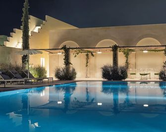 돈 토투 - 디모라 스토리카 - 노시글리아 - 수영장