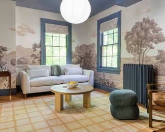 Relax In Style At Historic Modern On Mai - Stone Ridge - Living room