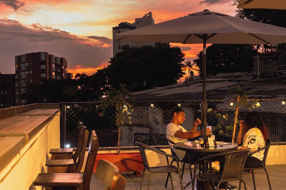 Tuki Hostel & Lounge - פריירה - מרפסת