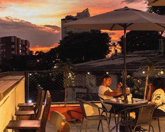 Tuki Hostel & Lounge - פריירה - מרפסת