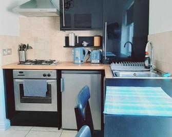 Cosy 1 Bedroom Apartment in the Heart of Llandudno - Llandudno - Kitchen