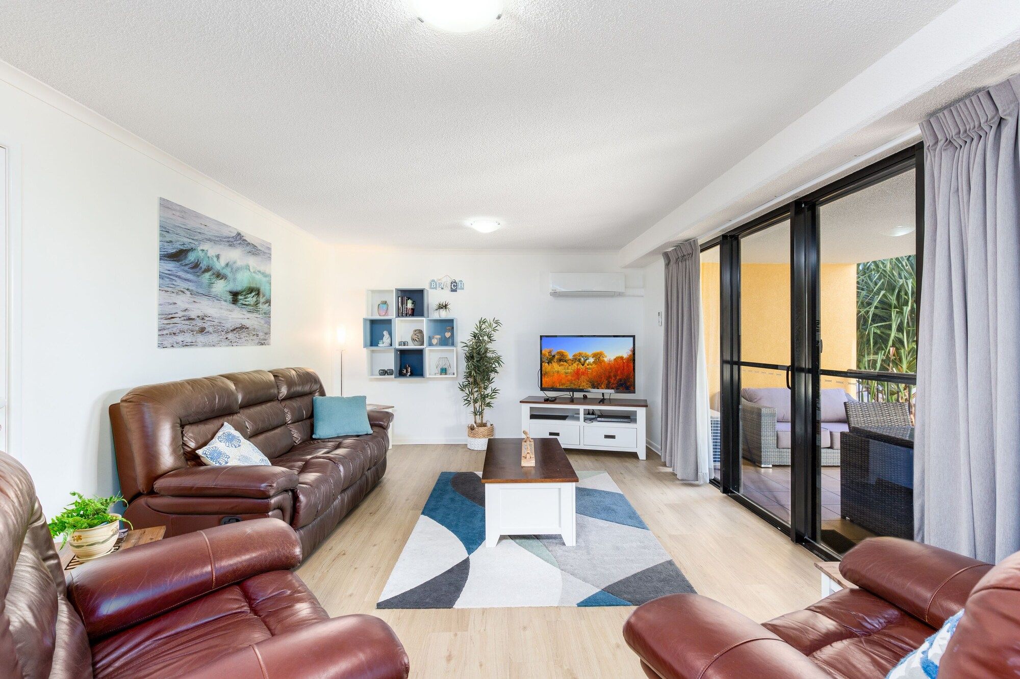 Marcoola Beach Resort - Marcoola - Living room