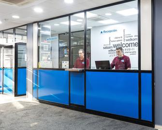 Hostal Welcome - מדריד - דלפק קבלה