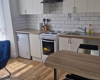 Beautiful 1-Bed Apartment in Cork - Cork - Kitchen
