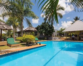 Coconut Palms Resort & Diamond Casino - Port Vila - Pool