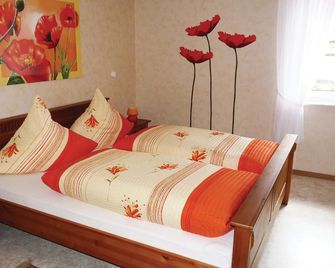 Stunning Apartment In Oberwesergieselwerder - Kassel - Bedroom