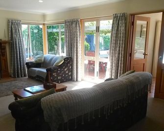 Summer Retreat - Blenheim Holiday Home - Blenheim - Pokój dzienny