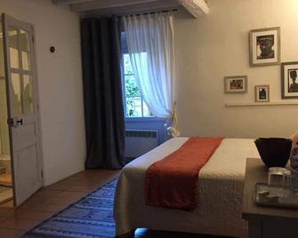 Les Aiguières en Provence - Suze-la-Rousse - Bedroom