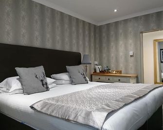 The Redcliffe - Inverness