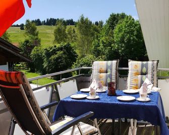 72 sqm FEWO f. 2-5 Pers. King Card Partner, spa, ski lift / trail at home - Roßhaupten - Balkon