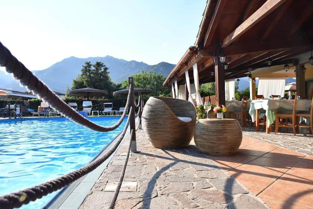 آي إتش هوتلز فيلاسيميوس لي تزاجاريه ريزورت - فيلاسيميوس - حوض السباحة