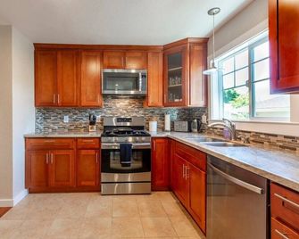 Marbella Lane - 3br Upprlvl Dtwn Sj Ldry - San Jose - Kitchen