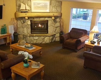 Baymont by Wyndham Coeur D Alene - Coeur d'Alene - Living room