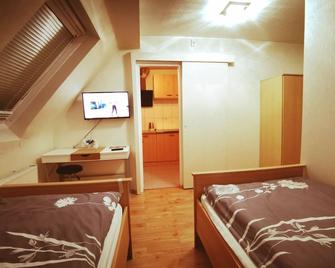 Home Inn Hotel - Dormagen - Спальня