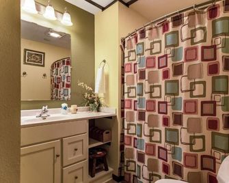 The Chateau on Butterfly Trail - 6 Bdrm Retreat - Fountain City