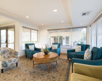 Sandpiper Lodge - Santa Barbara - Living room