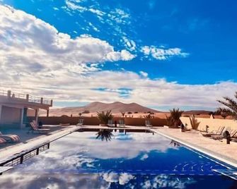 Hotel Camping Les Roses Des Dunes & Piscine - Merzouga - Pool
