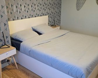 9-person apartment Garden and swimming pool in town center - Mézidon-Vallée d'Auge - Habitación