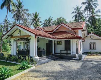 Suri Palm Villa - Wayikkal - Building