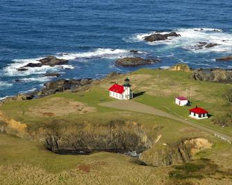 Hinoki House built by Japanese Master Artisan featured in Sunset Magazine - Mendocino - Corso di golf