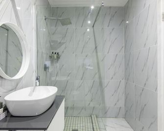 Dolphin Bay Boutique Hotel and Spa - Port Elizabeth - Bathroom