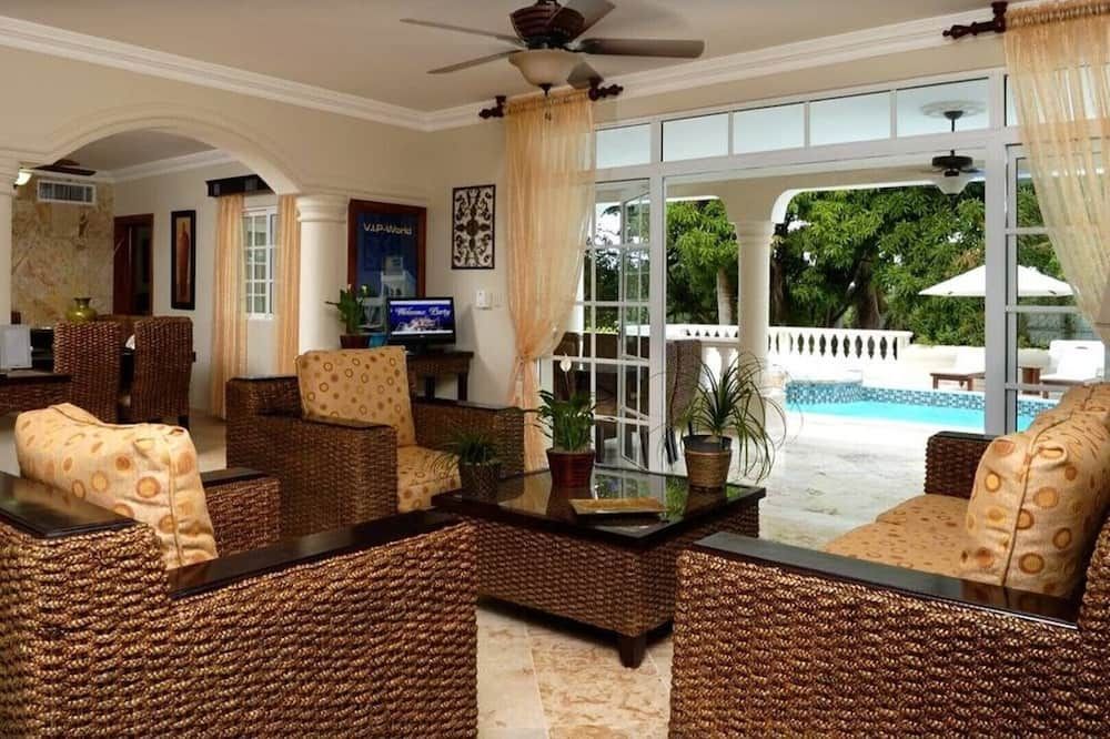 Beautiful 3 and 4 bedroom Crown Villas/Private Pool, and maid! - Puerto Plata - Salon