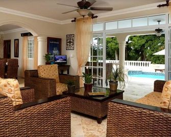 Beautiful 3 and 4 bedroom Crown Villas/Private Pool, and maid! - Puerto Plata - Living room
