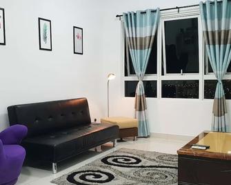 Bekvämhome Impiria Residensi Klang - Klang - Living room