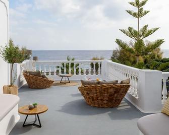 Ocean Bay Suites - Kamari - Balcony