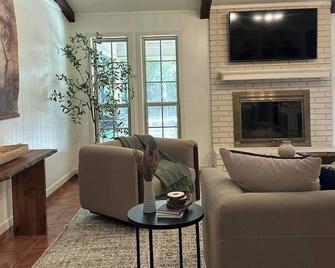 Texarkana Luxury 4br Home On Bringle Lak - Texarkana - Living room
