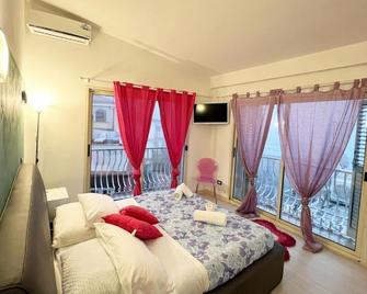 Apartment Taormina Center With Terrace, Via Celestino Penna 6 - Taormina - Bedroom