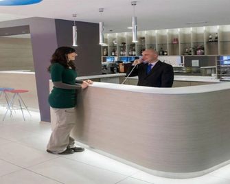 Hotel Villaggio Nevada - פולגאריה - דלפק קבלה