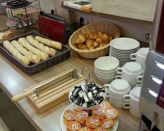 Contact Hotel Fontenay Le Comte - Fontenay-le-Comte - Buffet