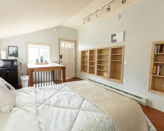 Sunnyside Loft - Close to Town, Relaxing, Cozy - Seattle - Bedroom