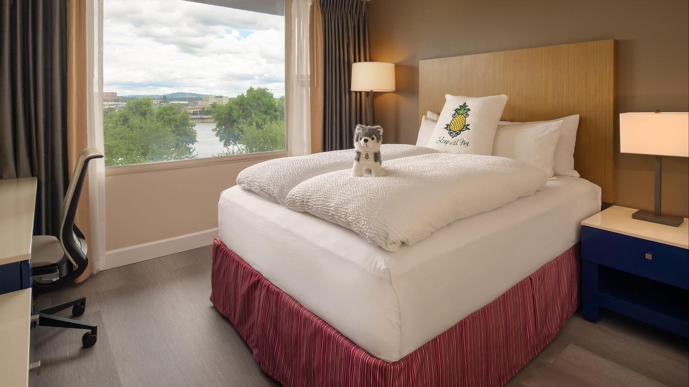 Staypineapple, Hotel Rose, Downtown Portland