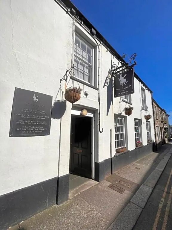 The Thirsty Scholar - Penryn - בניין