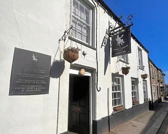 The Thirsty Scholar - Penryn - בניין