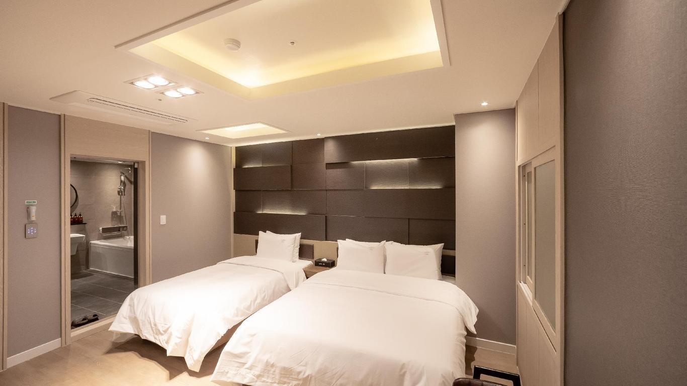 Lin Hotel