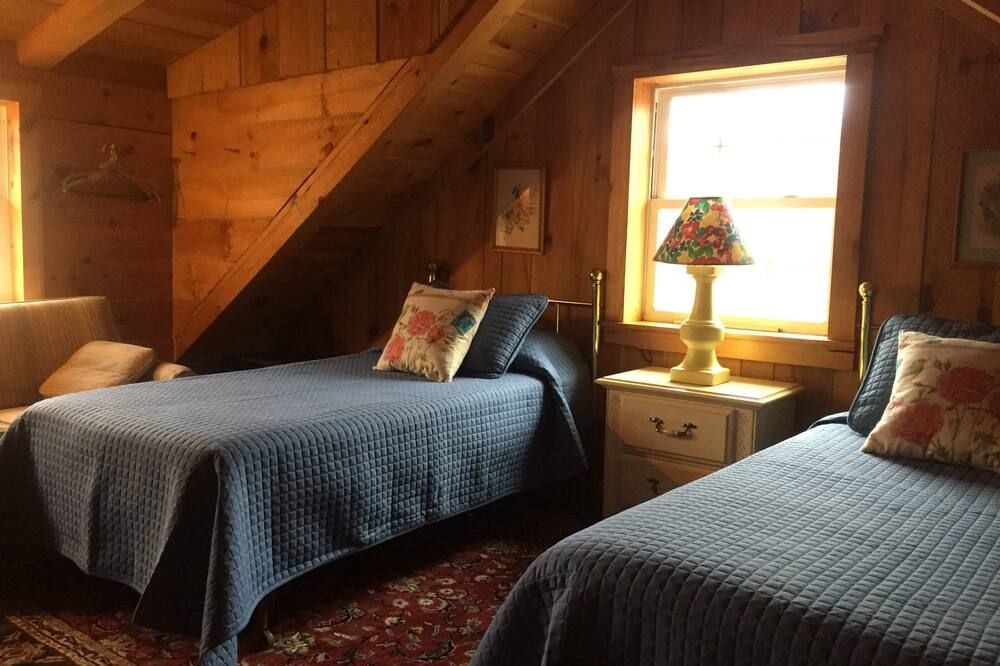 Secluded family-friendly log cabin with swimming pond. Charm, comfort. - Sparta - Camera da letto