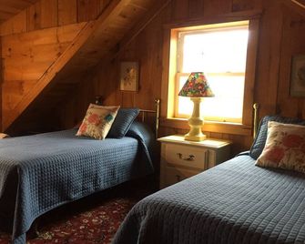 Secluded family-friendly log cabin with swimming pond. Charm, comfort. - Sparta - Camera da letto