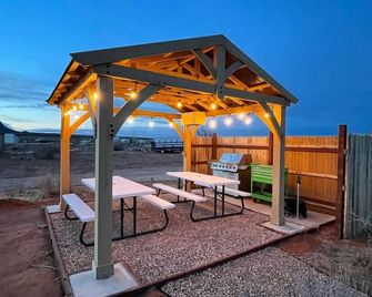 Glamp Tent b w Zion & Bryce Outdoor Shower & Wifi - Fredonia - Patio