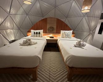 Glamping @ Pebbles & Fins - Kubu - Schlafzimmer
