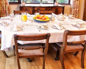 Broadlands B&B - Westport - Comedor