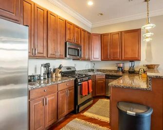 Spacious 3-bedroom corporate condo in wonderful North Kenwood in Hyde Park - שיקאגו - מטבח