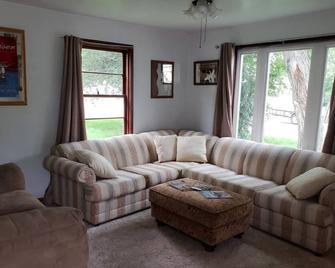 4 Bedroom Traveling Workers Wanted. Weekly And Monthly Discounts! - Rugby - Sala de estar