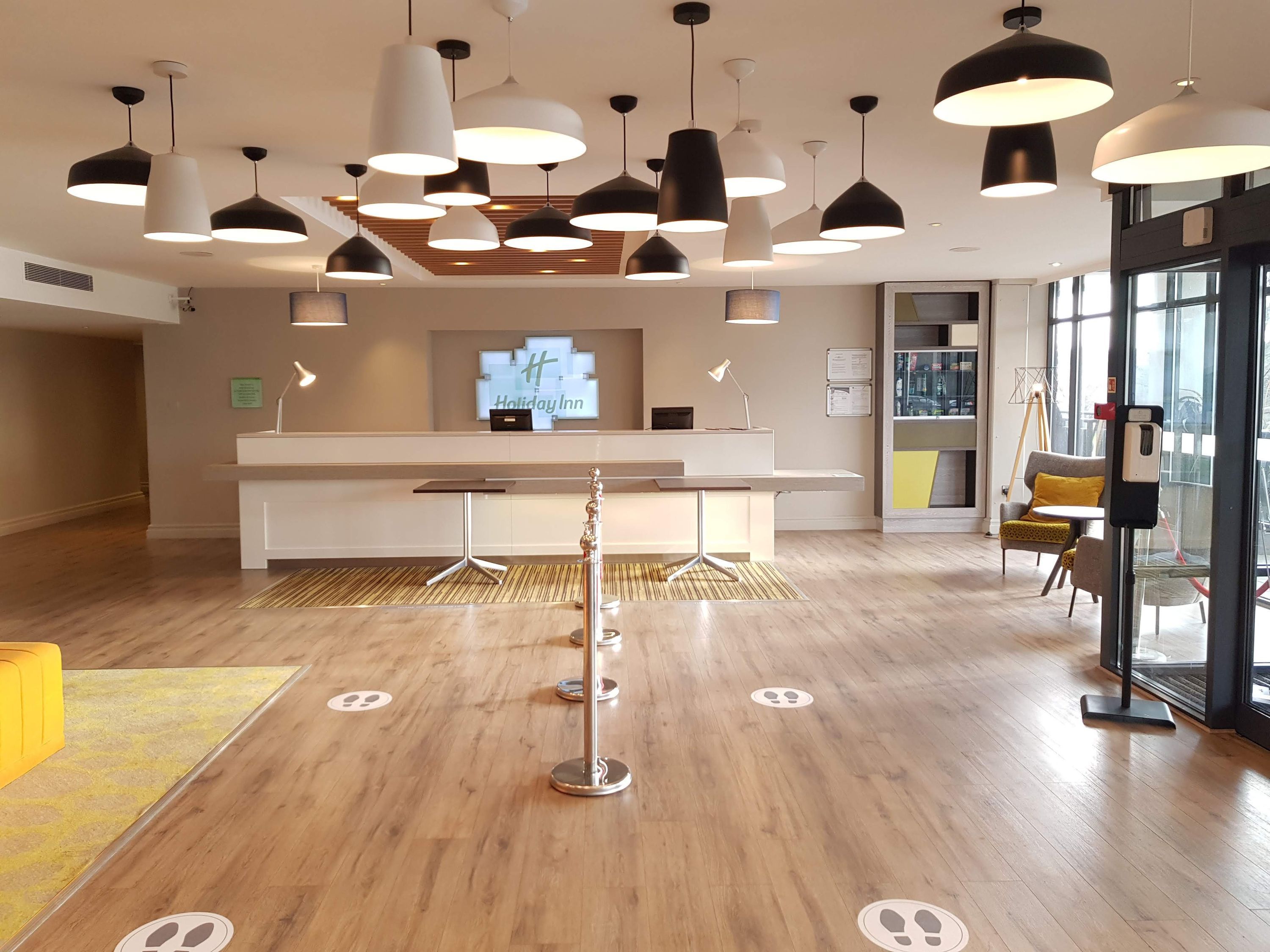 Holiday Inn Luton - South M1, Jct.9 By IHG - לאטון - בניין