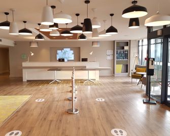 Holiday Inn Luton - South M1, Jct.9 By IHG - לאטון - בניין