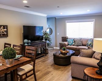 Adorable 3 Bedroom 2 Bath Home - Fullerton - Living room
